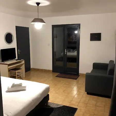 Logis Du Chateau Des Marais * Saint-Philbert-de-Grand-Lieu