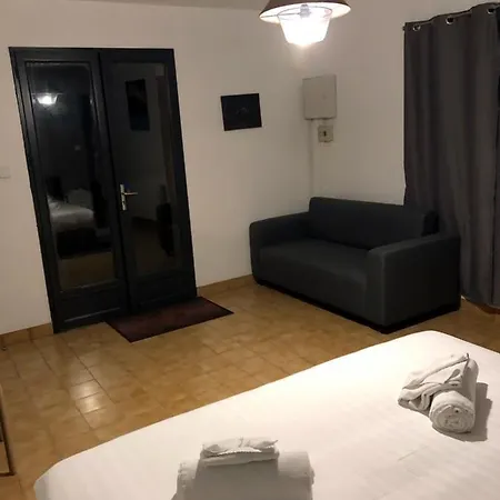 Logis Du Chateau Des Marais * Saint-Philbert-de-Grand-Lieu