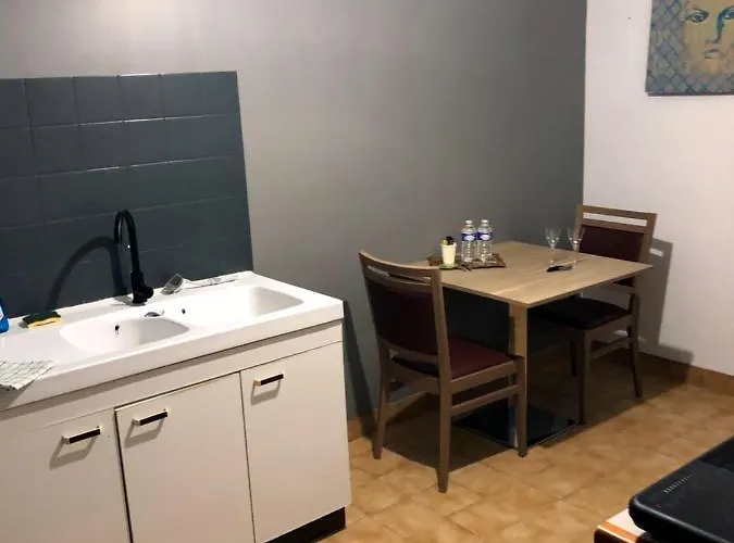 Logis Du Chateau Des Marais - Pour 2 A 3 Personnes *